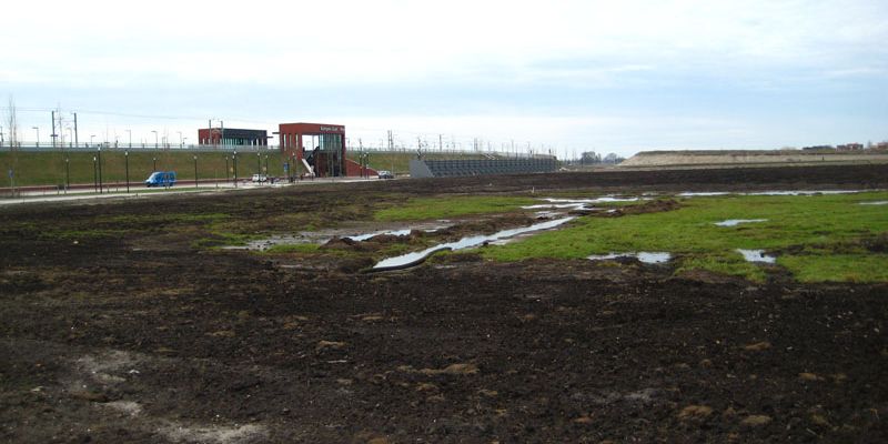 9b. Station Kampen Zuid eenzaam in het wijde veld